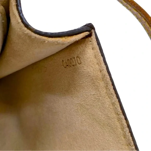Louis Vuitton Monog Twin Pouchette better in mint condition brown leather - Picture 10 of 12